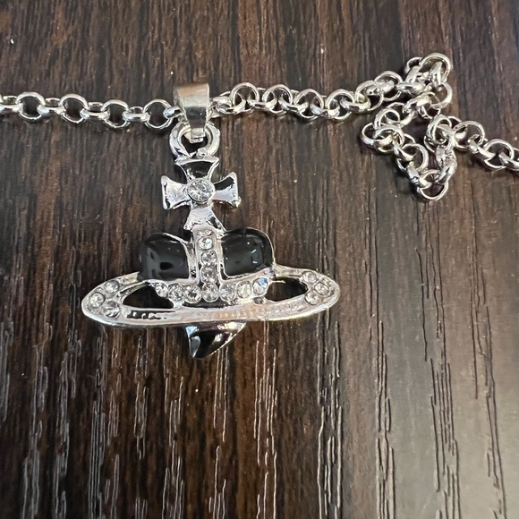 Vivienne Westwood Heart Orb Pendant Necklace Silver Tone Black Saturn Ring - Picture 3 of 10